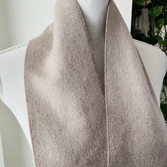 HERMES - PARIS Luxurious 100% Cashmere Gray & White Fringed Scarf Unisex Italy - Picture 2 of 4